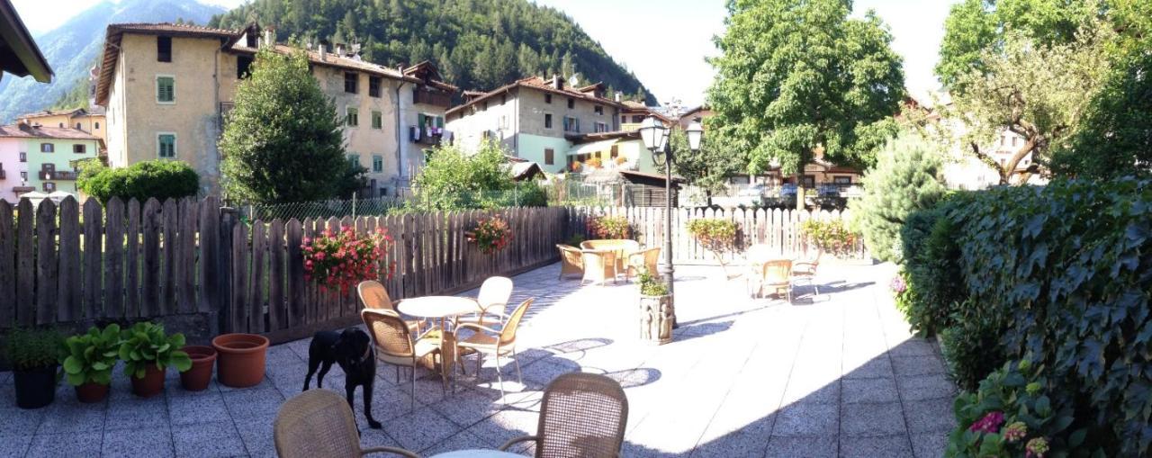 Albergo Garni Cavento Pinzolo Bagian luar foto