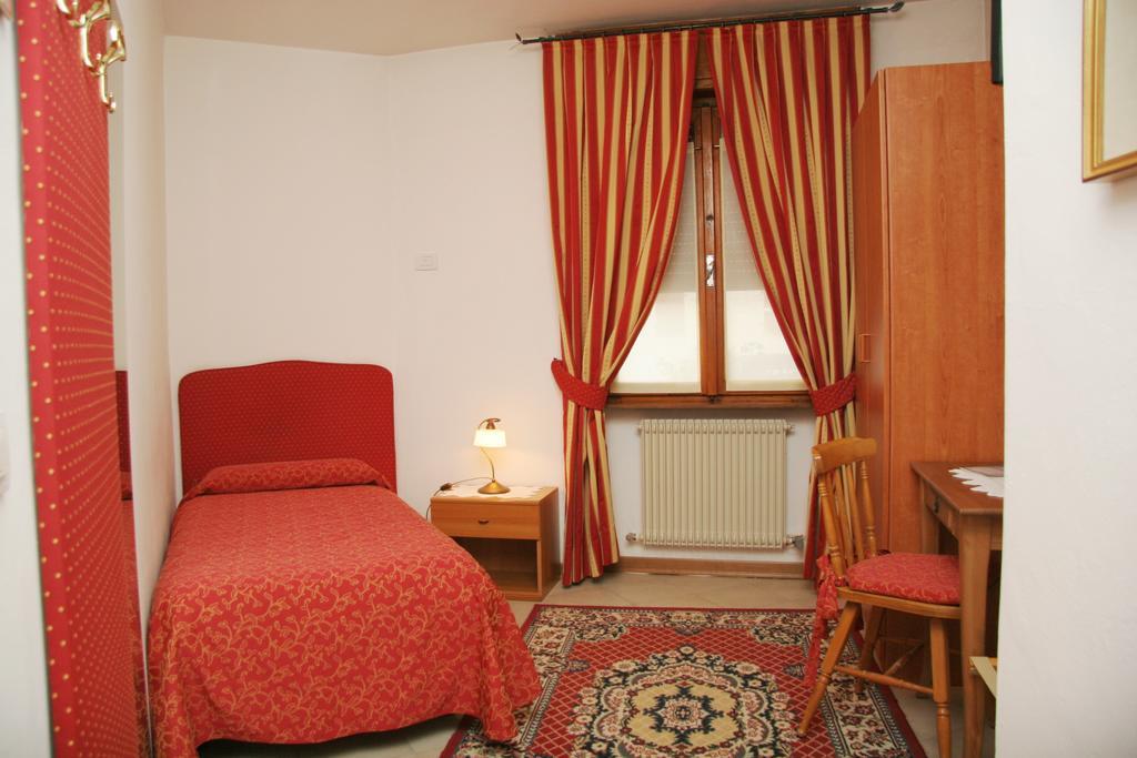 Albergo Garni Cavento Pinzolo Bagian luar foto