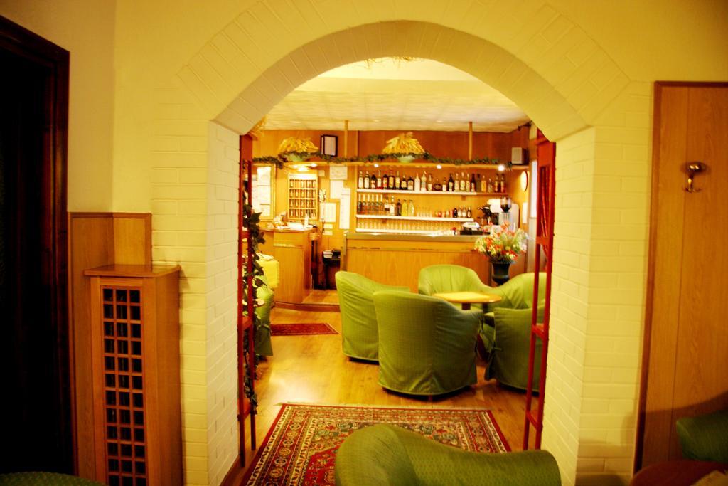 Albergo Garni Cavento Pinzolo Bagian luar foto