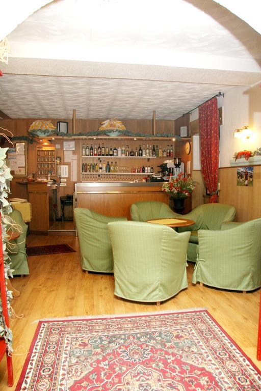 Albergo Garni Cavento Pinzolo Bagian luar foto