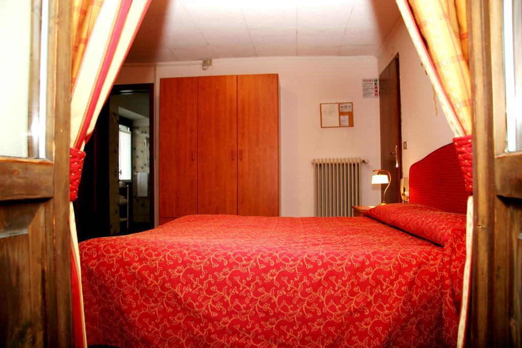 Albergo Garni Cavento Pinzolo Bagian luar foto