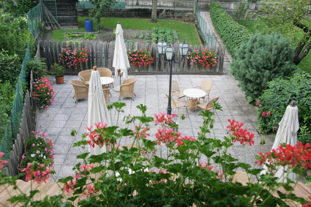 Albergo Garni Cavento Pinzolo Bagian luar foto