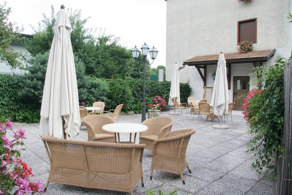 Albergo Garni Cavento Pinzolo Bagian luar foto