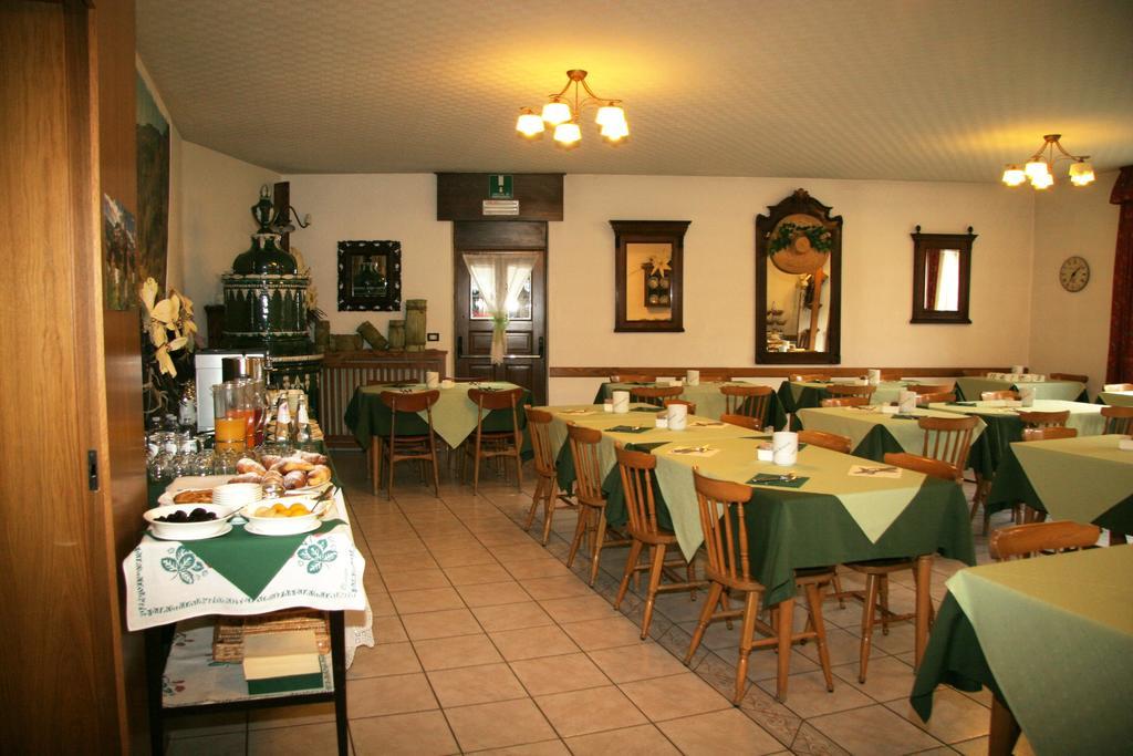 Albergo Garni Cavento Pinzolo Bagian luar foto