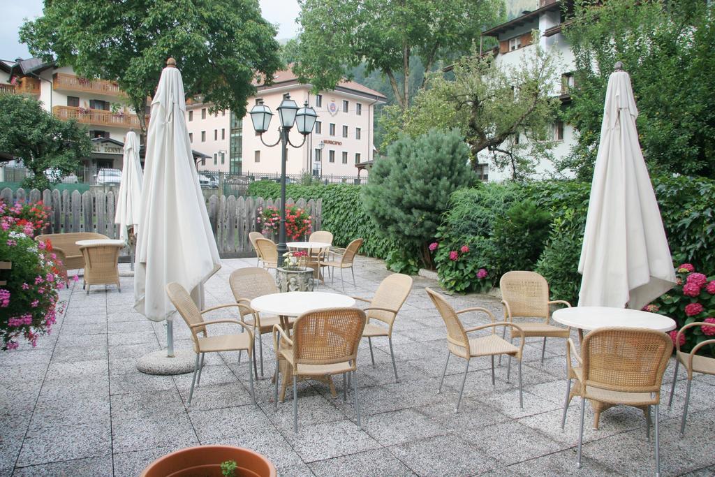 Albergo Garni Cavento Pinzolo Bagian luar foto