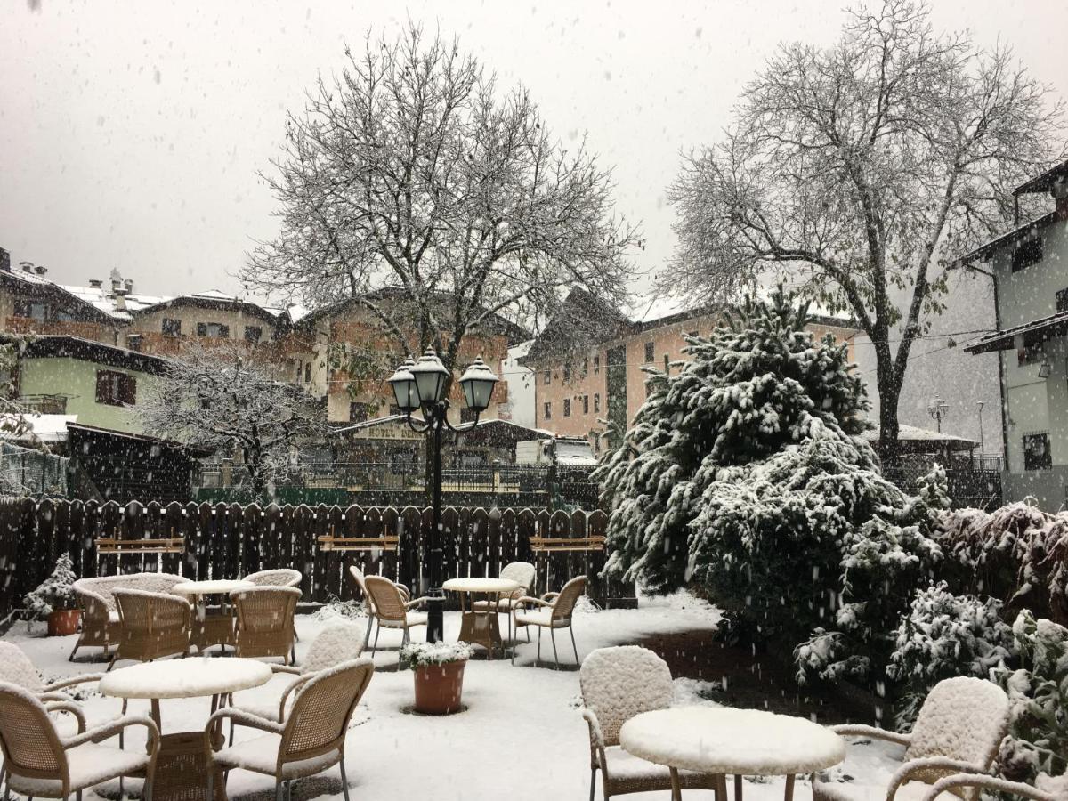 Albergo Garni Cavento Pinzolo Bagian luar foto